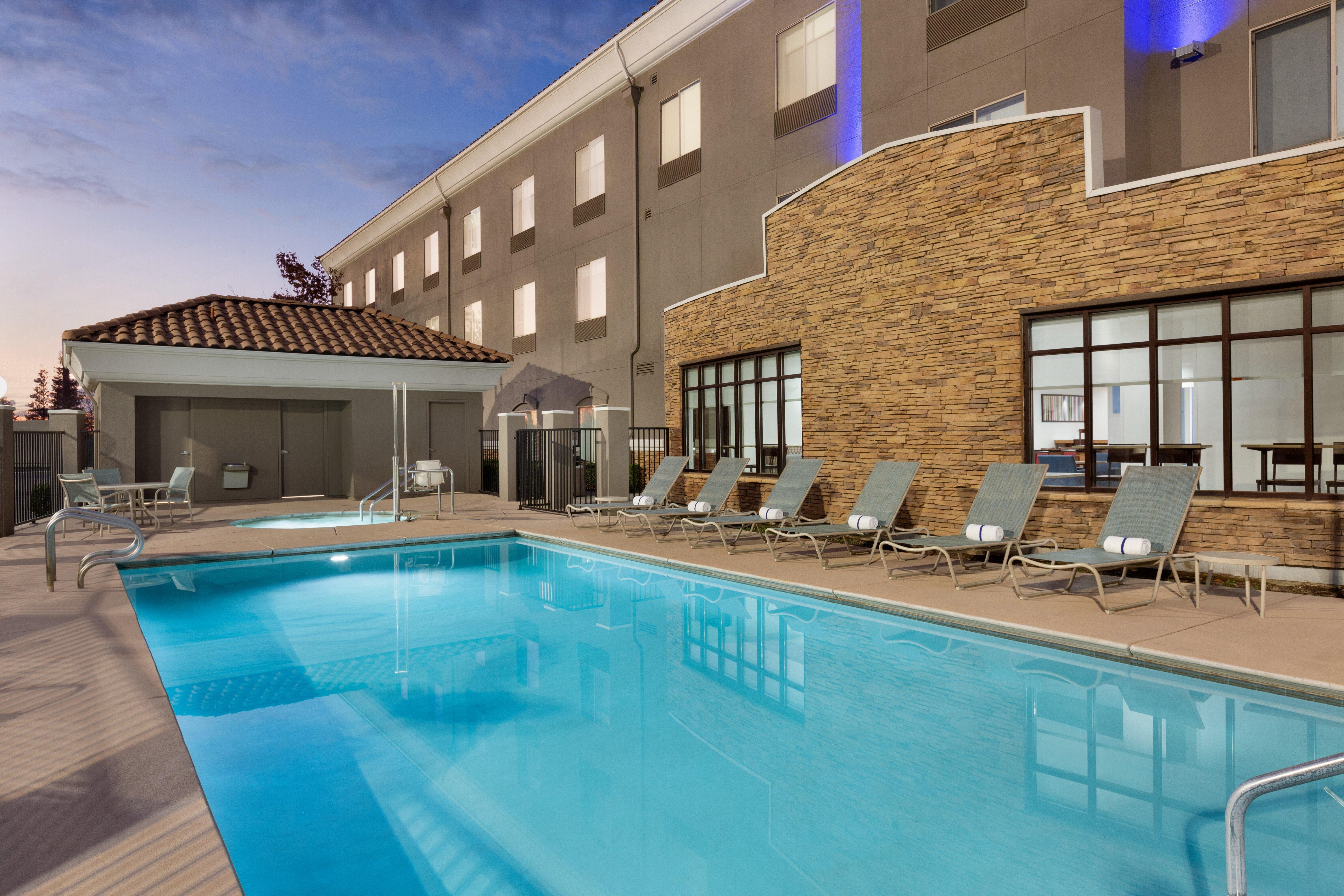 Holiday Inn Express & Suites Merced - Yosemite Natl Pk Area By Ihg Exterior photo